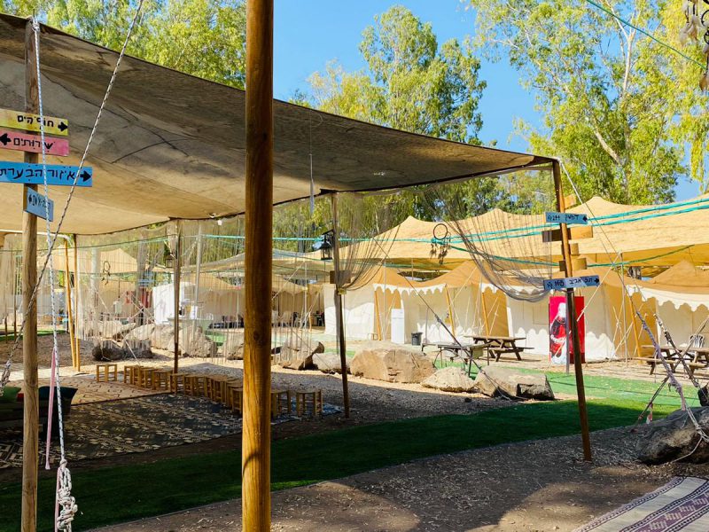 קמפינג אי שם - מתחם אירוח מרכזי 2